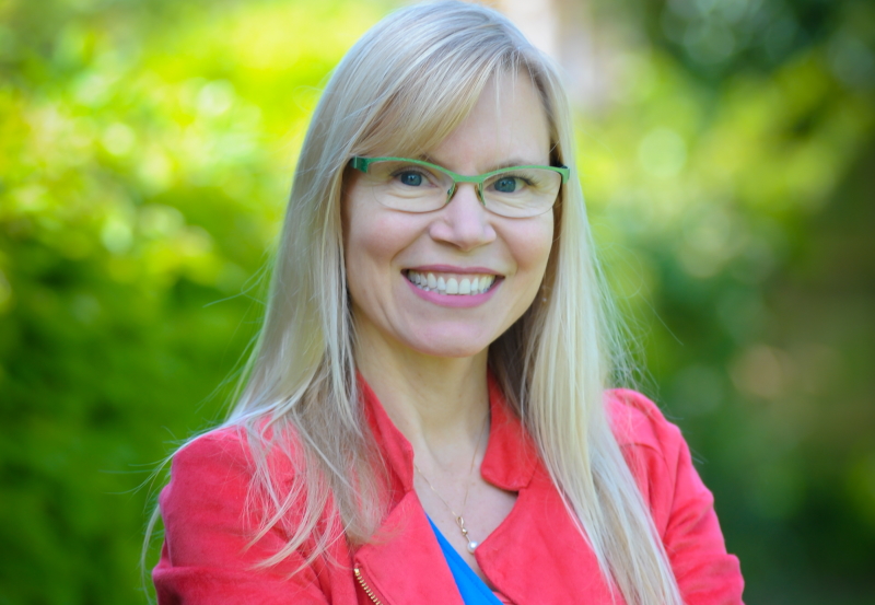 Headshot of Dr Jennifer Wild smiling at the camera